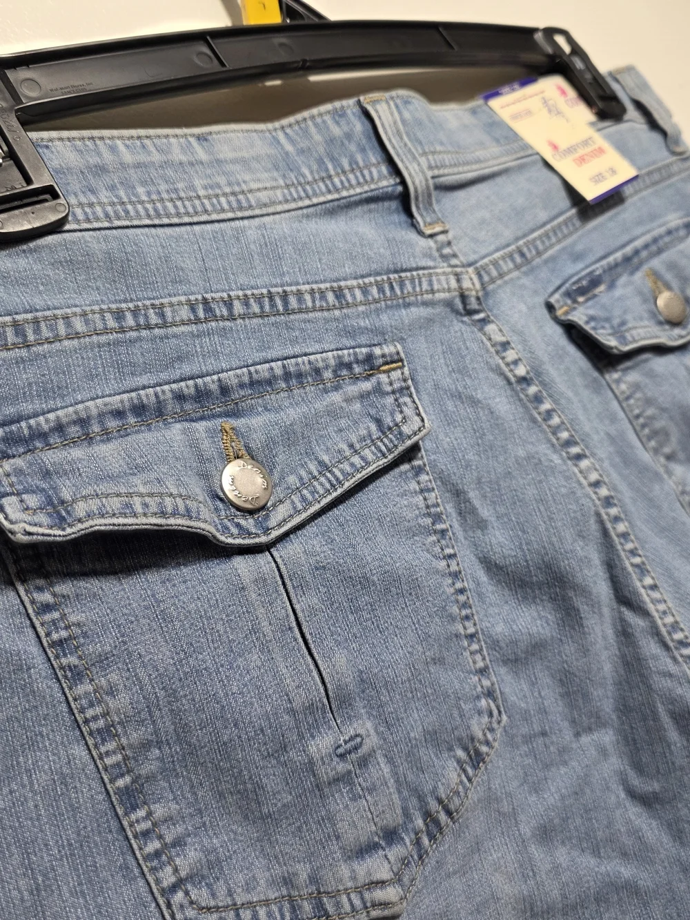 NWT! Comfort Denim Light Wash Cuffed Hem Shorts Plus Size 18 👖✨💙🔥